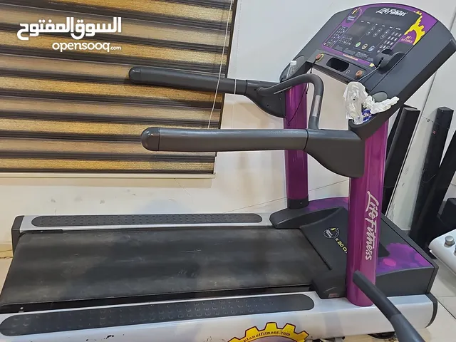 جهاز جري لايف فتنس _ life fitness