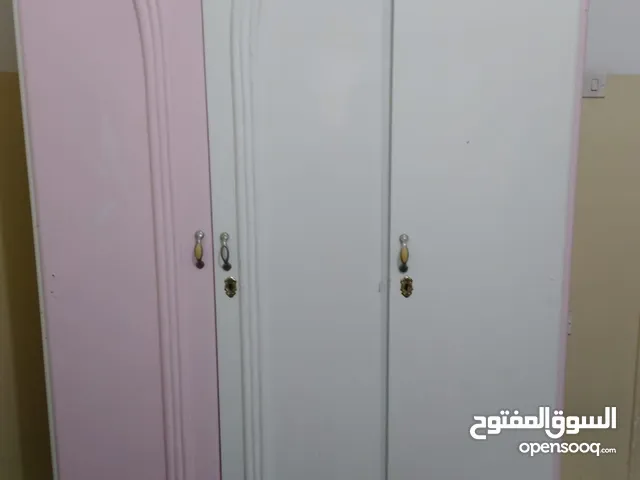 خرانة بحالة جيدة للبيع