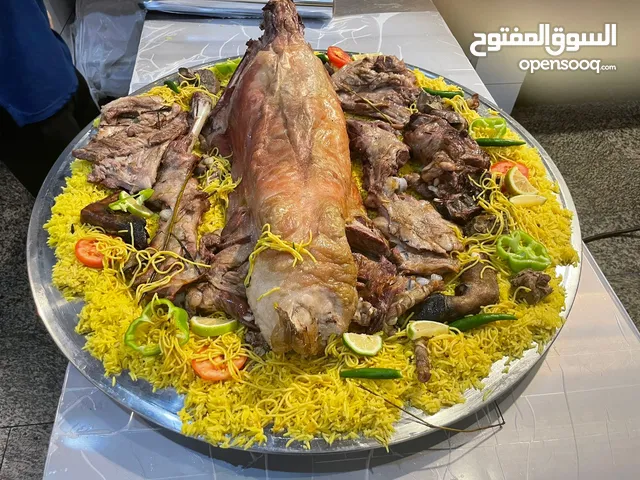 طباخ يمني يجد جميع الرزات اليمنية والخليجية