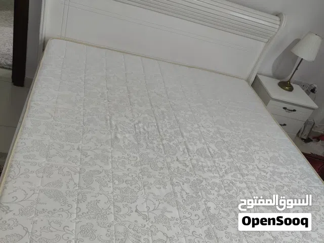 أثاث منزل نظيف للبيع بسبب السفر