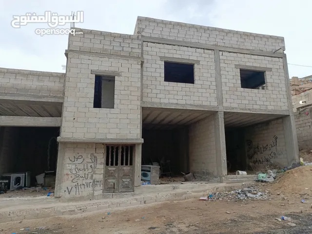 825 m2 Warehouses for Sale in Zarqa Al Tatweer Al Hadari