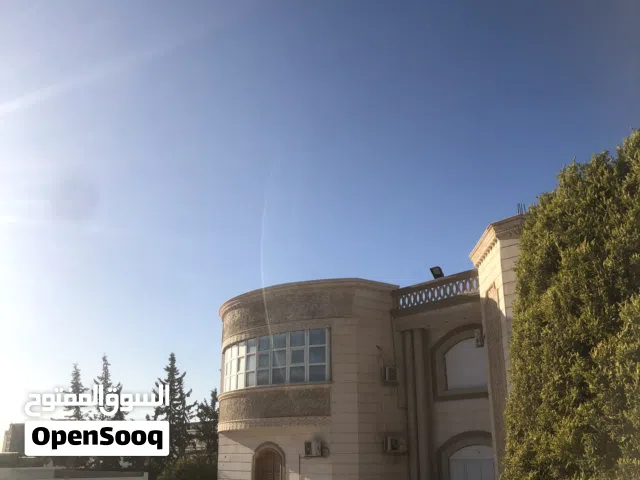 مبني للأيجار