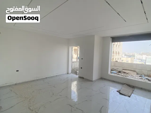 شقة ارضية في تلاع العلي مع ترس وكراج مستقل - مساحة 137 متر