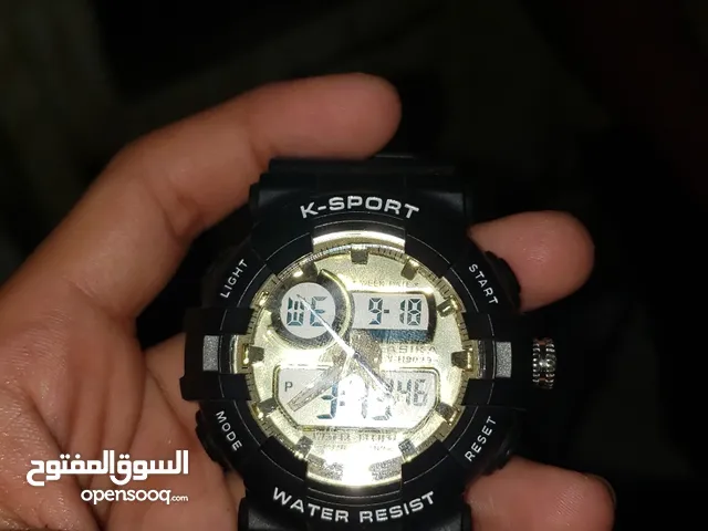 ساعة ذهبية لون جميله و ضد الماء 10،000 بعشره الف ريال يمني
