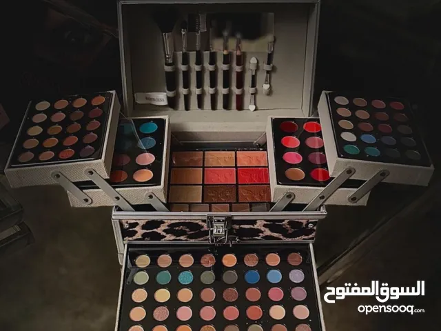 علبة مكياج جلد النمر تحتوي على 126 قطعة مكياج
