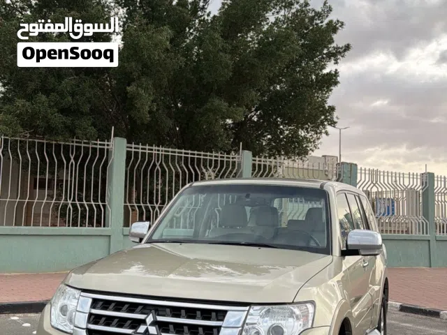 2020 ميتسوبيشي باجيرو GLX