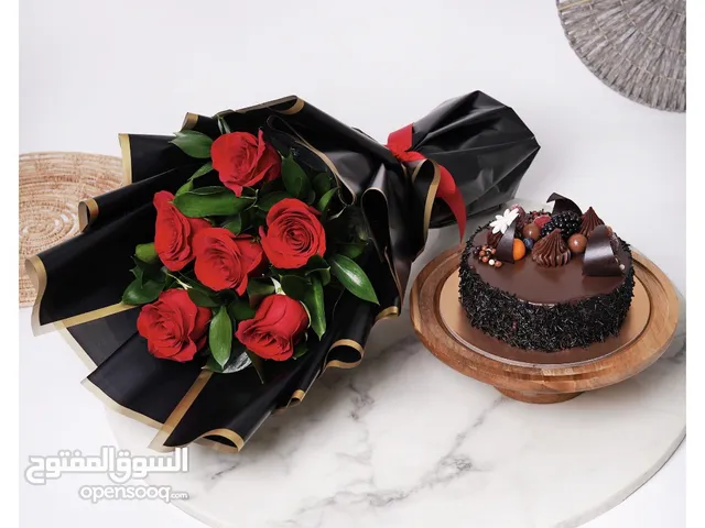 Chocolate Cake with Bunch of 6 Red Roses +