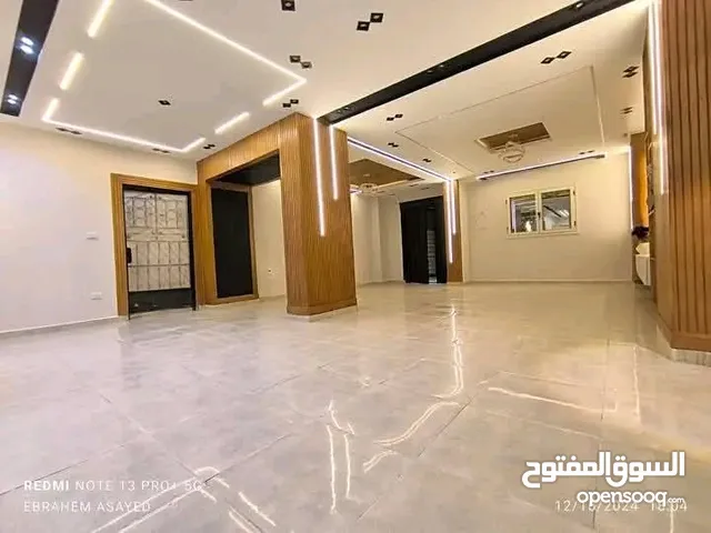 ارضي بحديقه هاي سوبر لوكس 185متر