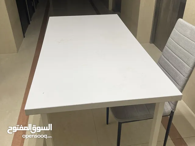 طاوله من ايكيا مع 6كراسي للبيع
