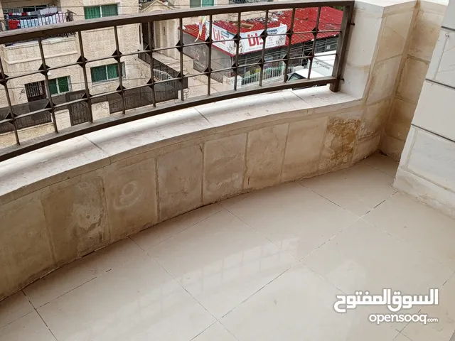 شقة طابق ثاني شمالية غربية في منطقة الرابيه شرق مسجد عليا التل