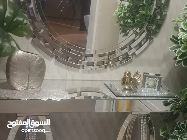 منظرة وطاولة مدخل