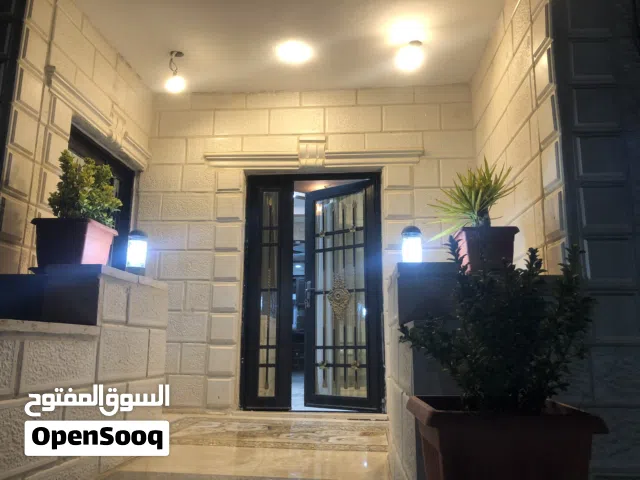 شقه طابق ثاني من بيت مستقل للايجار في ايدون حي عاليه