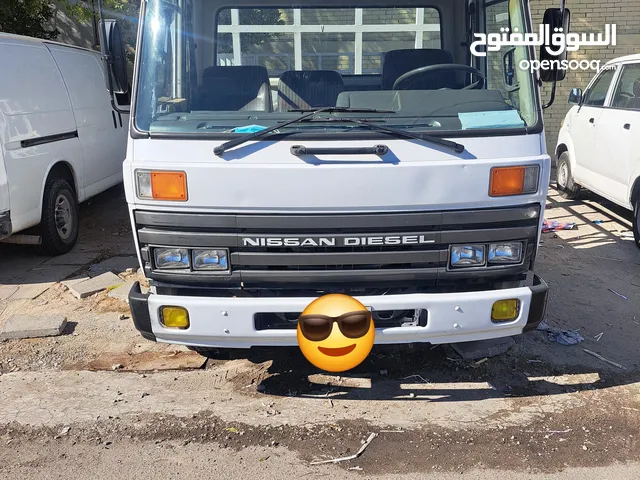 Box Nissan 1994 in Kuwait City