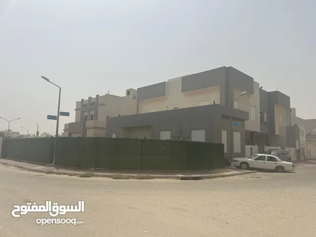 930 m2 More than 6 bedrooms Villa for Sale in Al Ahmadi Wafra residential