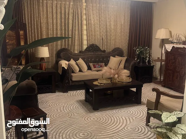 140 m2 More than 6 bedrooms Apartments for Sale in Amman Marka Al Shamaliya