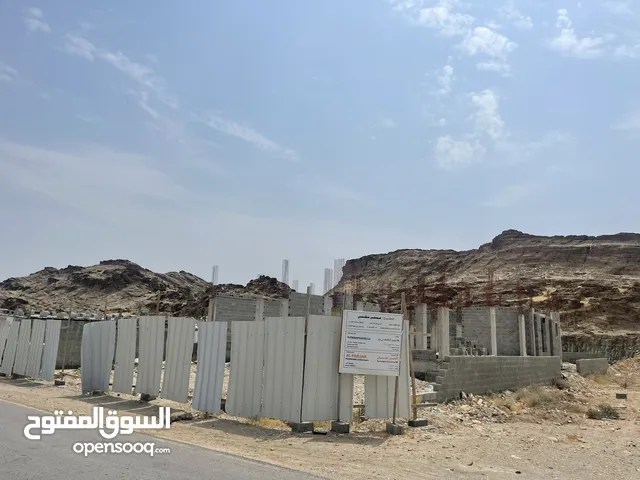 ارض بمرتفعات العامرات عند نفط عمان