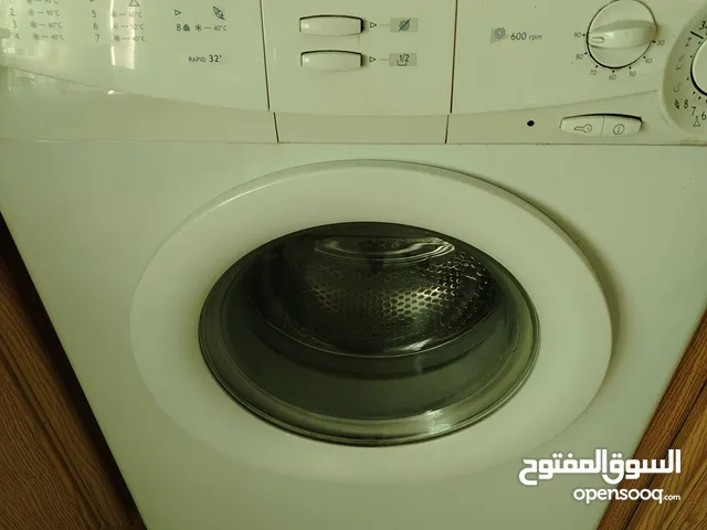 عفش استخدام بسيط بسبب الاغتراب و مناسب خشب متانة قوية تفصيل و متانة عالية الجودة و موديلات حديثة