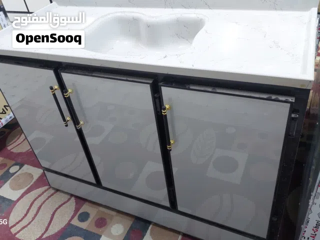 كاونترات شغل مبطن درجه اولى. بوري محشه خشب. مترين مع سنك متر و30  مترين ونص مع سنك متر و30.