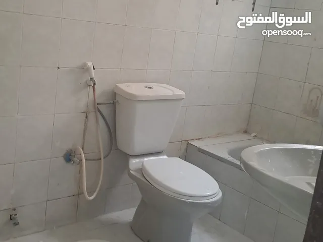 90 m2 4 Bedrooms Apartments for Rent in Zarqa Hay Al Iskan