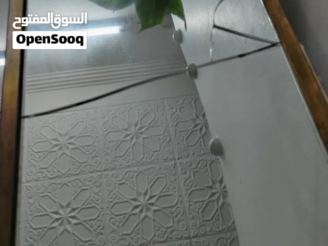 طقم طاولات خدمة ذهبي متداخل (مودرن) للأمانة فيه بعض الكسور البسيطة