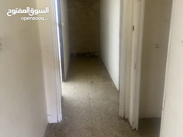 نصف بيت لليجار