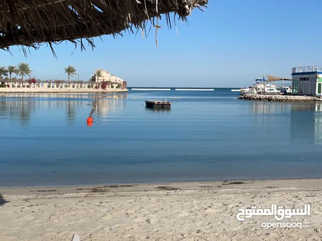 للتنازل عن موقف في نادي يخت البحرين خارج الماء