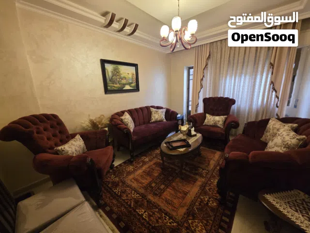 طقم كنب نيو كلاسيك فاخر بحالة ممتازة للبيع