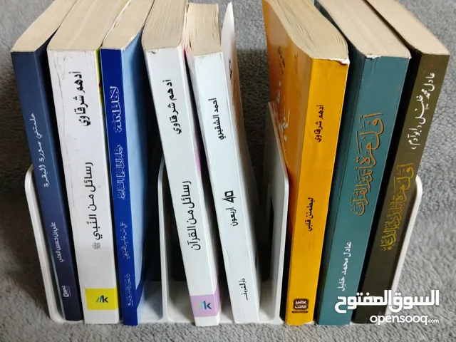 حامل كتب مقسم لثلاث أقسام بيوسع أكثر من 10 كتب  رف إضافي للمكتب او التسريحه او الخزانه قابل للطي