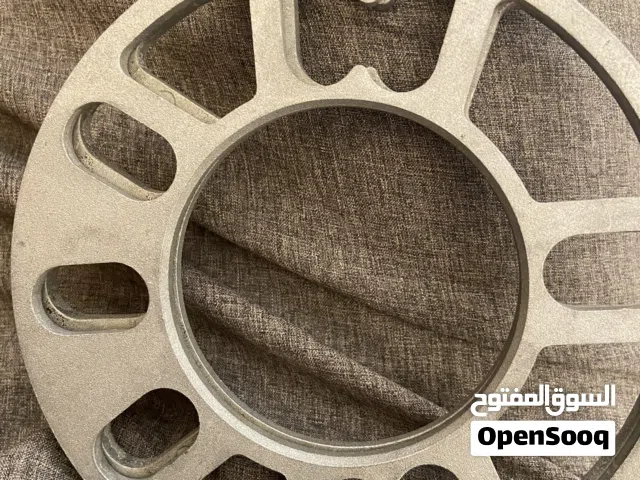 سبيسر يركب على افالون او لكزس كبش