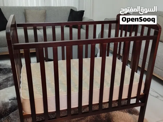 سرير طفل مستعمل للبيع