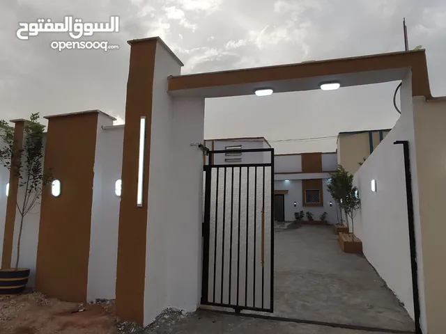 195 m2 3 Bedrooms Townhouse for Sale in Benghazi Kuwayfiyah