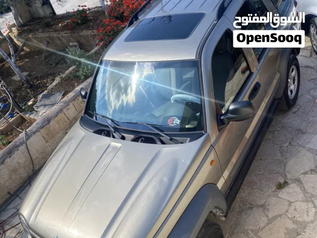 2005 جيب ليبرتى Standard