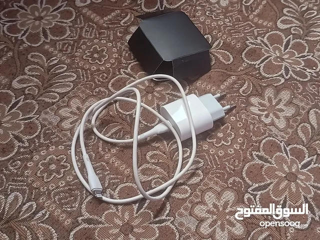 شاحن ايفون للبيع بسعر مغري