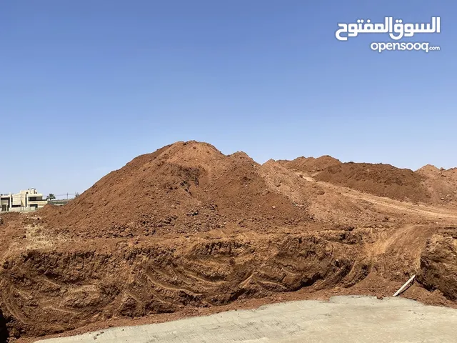 تراب احمر نضيف زي الحنه طريق المطار