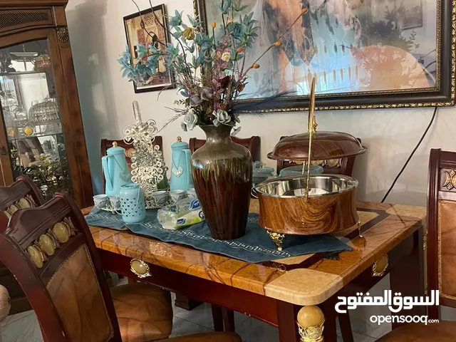 كنب وسفرة وفضية
