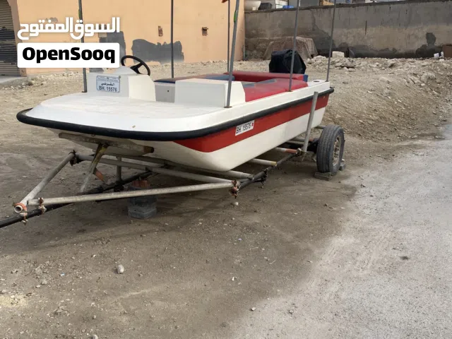 قارب للبيع