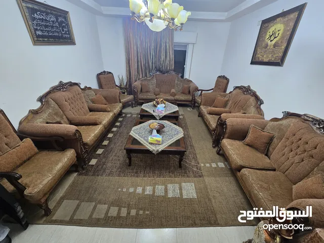 طقم كنب زان 14 مقعد بحالة ممتازة