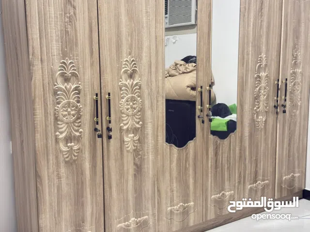 للبيع خزائن ملابس