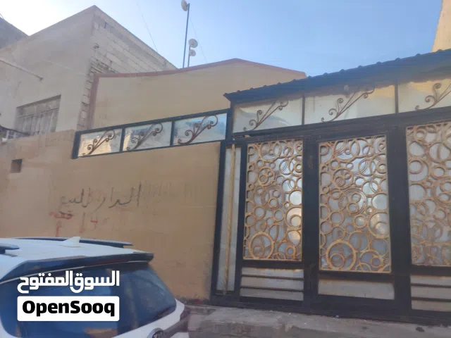 دار سكني للبيع في الحكيميه ذو واجهتين (يمتلك بابين) ويباع مع الاغراض المساحه 164 متر فضله 6 امتار