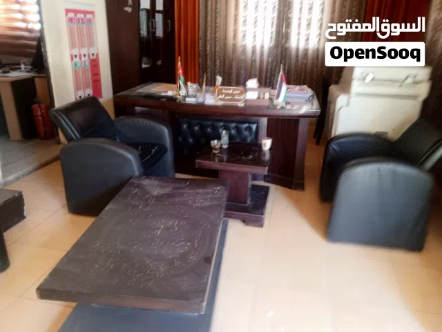 اثاث مدرسة للبيع محافظة الزرقاء بلدية الرصيفة مقابل بلدية الرصيفة بجانب الندى مول اول طلوع الجبل الش