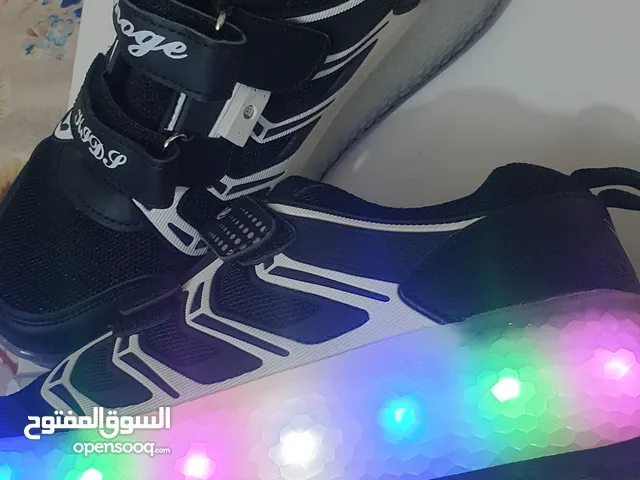 حذاء يتحول بيه تايرات وبدون تايرات مع نشره شحن ماركه اقرا الوصف