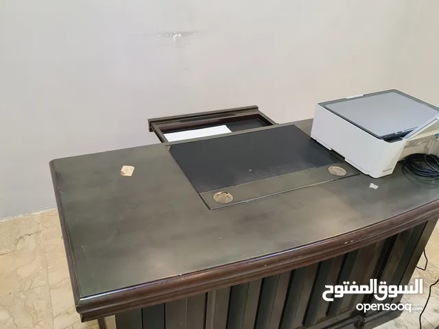 مكتب + كمودينه 2 درج + كرسي مكتب + كرسي استقبال ثلاثي