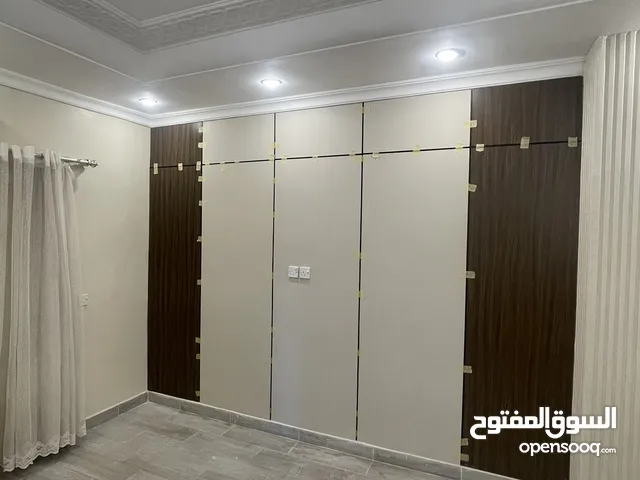 احتاج نجار معلم ديكورات خشب