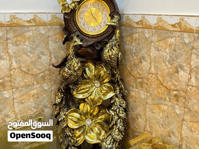 ساعه خشب مطعمه بذهبي سعرها 100