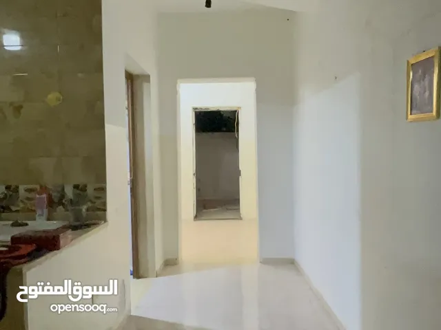 140 m2 2 Bedrooms Townhouse for Rent in Tripoli Souq Al-Juma'a