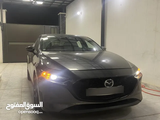 مازدا 3 هاتشباك حادث امامي صفحه بدون دواخل وبدون ايرباك (ايرباك سليم ) بنيد مبدل شركه