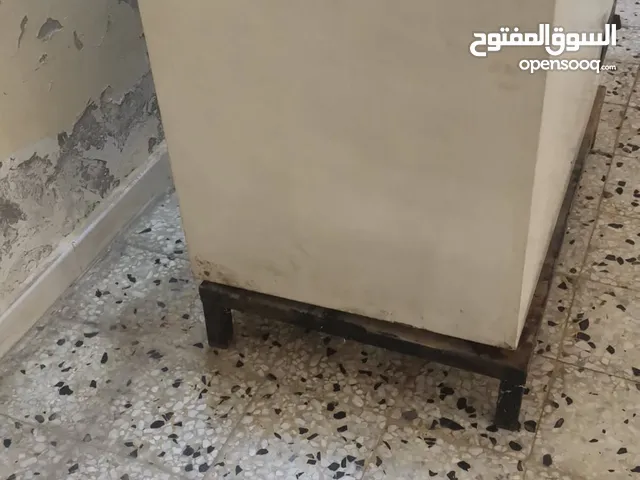 السلام عليكم عندي فريز نضيف جدا السعر 550. مكاني الخمس