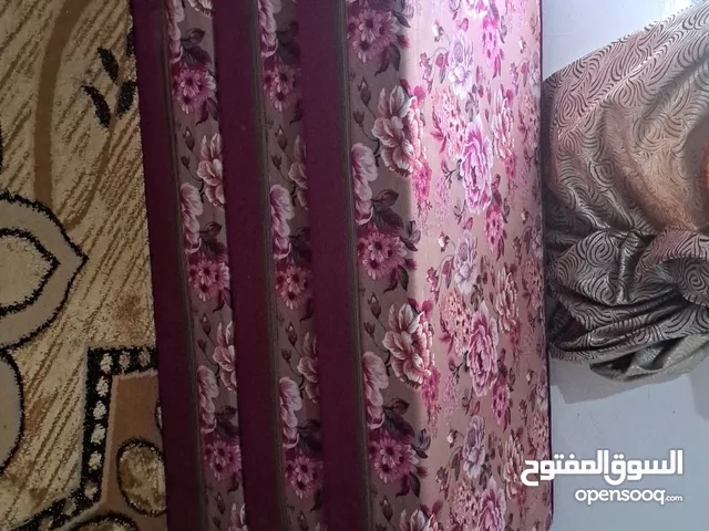 طقم مجلس عربي مع طاولته مع برداي