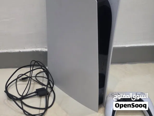 بلاستيشن 5 للبيع بنفسي شارنها جديده اول دفعه كانت
