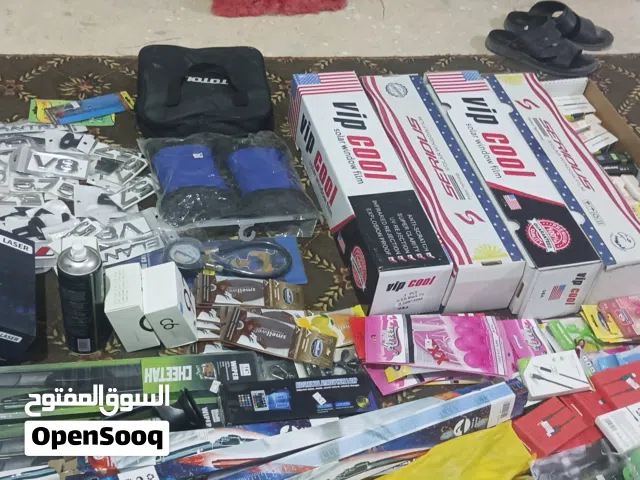 بضاعة محل كماليات سيارات للبيع